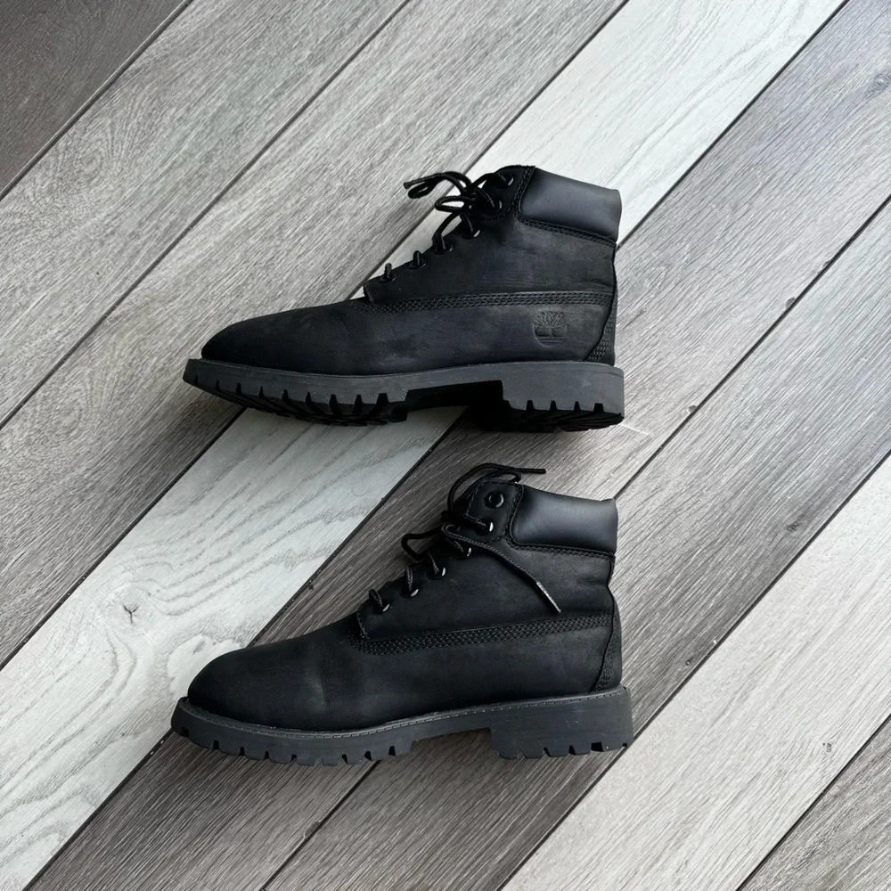 Timberland Youth Premium 6-Inch Waterproof Boot | Size: 2.5 | Pre-Owned Conditio